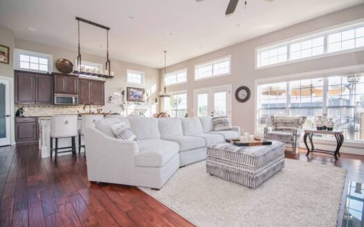 Condo In Financial District